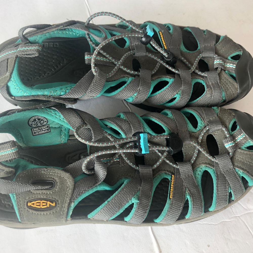 Keen Women's adjustabe water shoes sandals 8